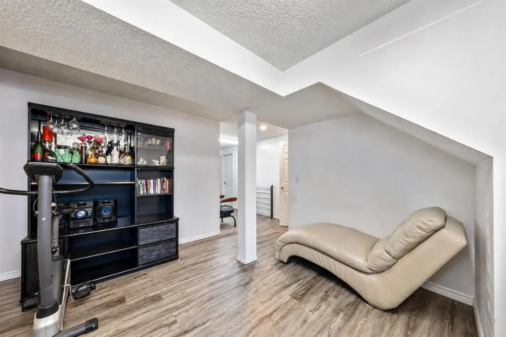 318 Applewood Drive SE
