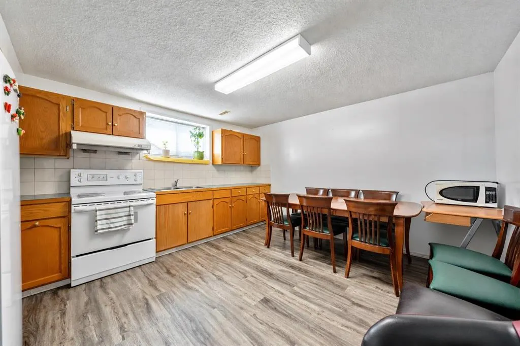 318 Applewood Drive SE