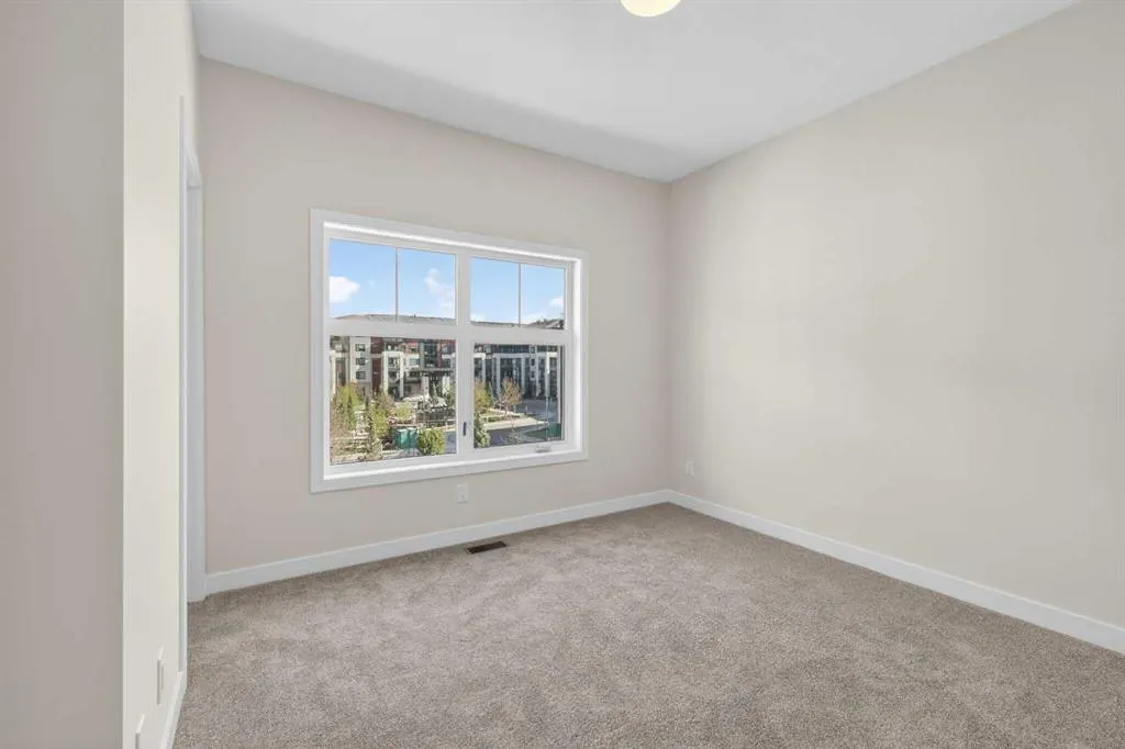 155 Mahogany Gardens SE