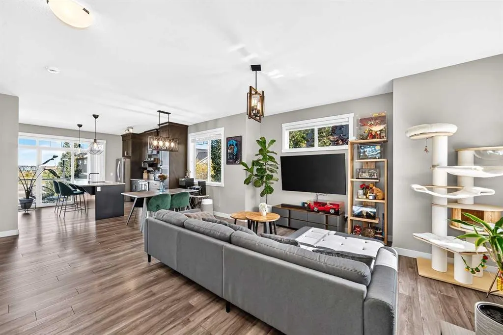601 Evanston Manor NW