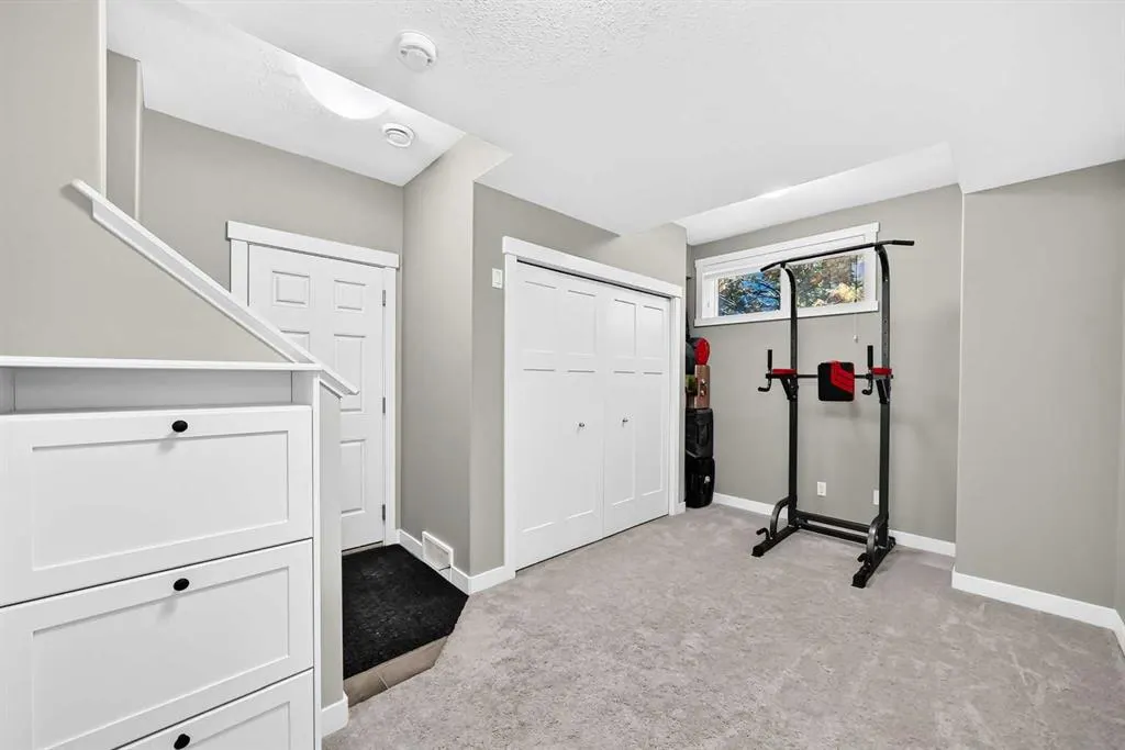 601 Evanston Manor NW