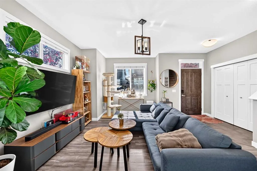 601 Evanston Manor NW