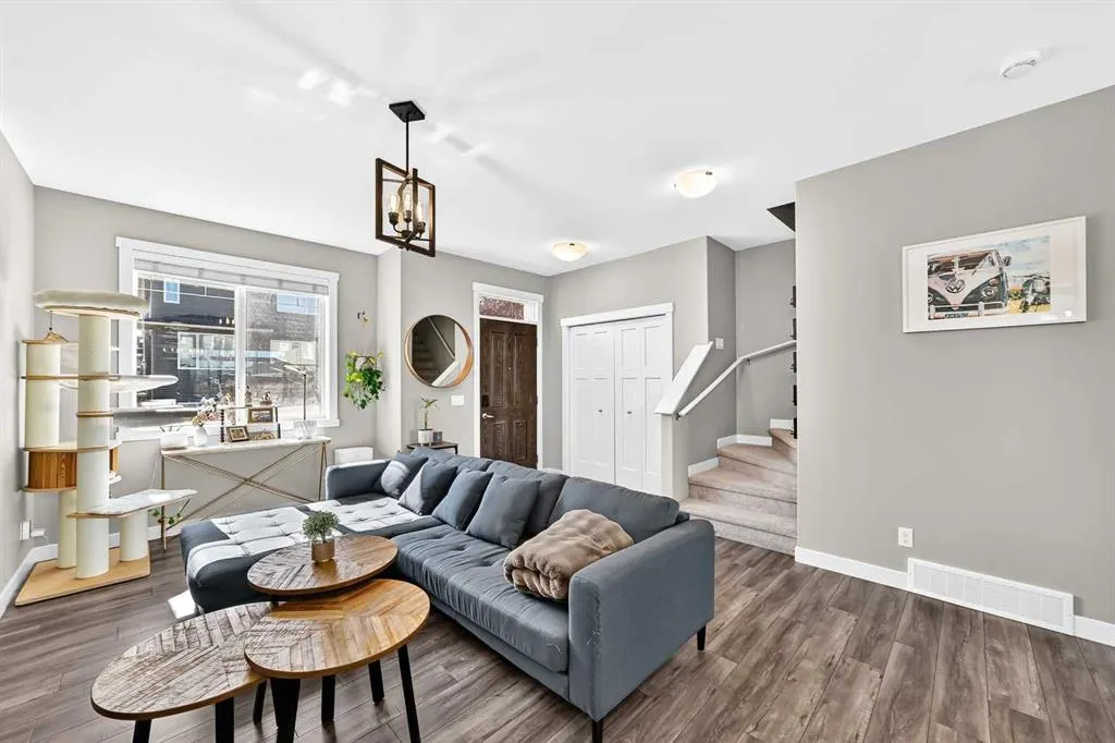 601 Evanston Manor NW