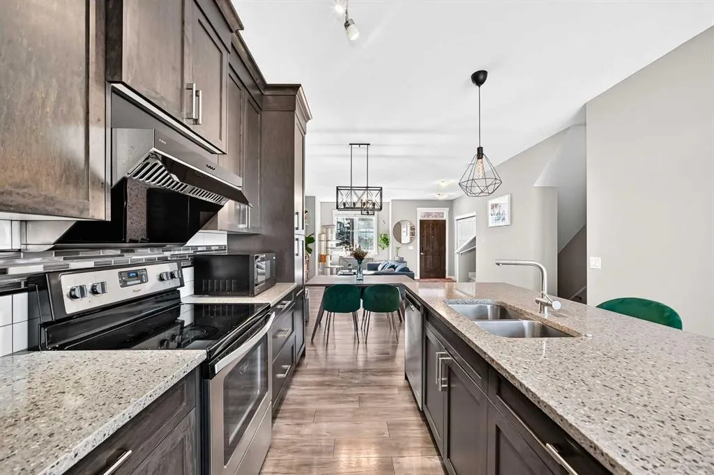 601 Evanston Manor NW