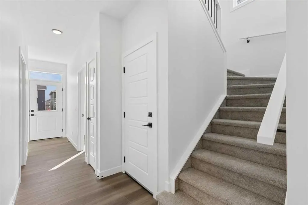 463 Buffaloberry Manor SE