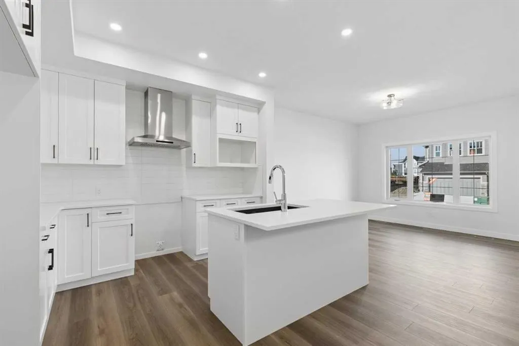 463 Buffaloberry Manor SE