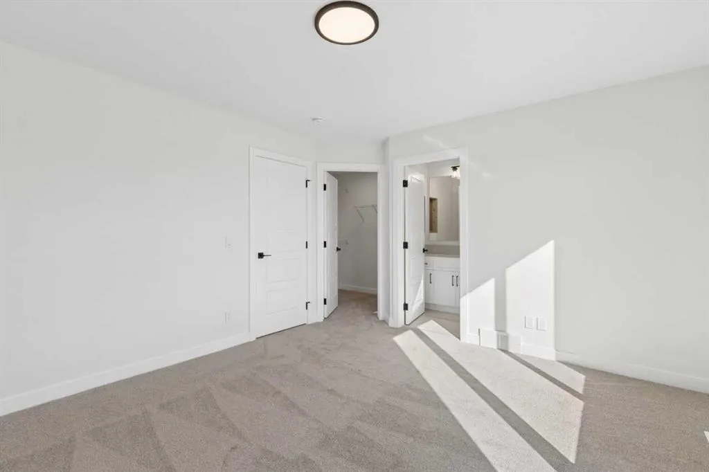 463 Buffaloberry Manor SE