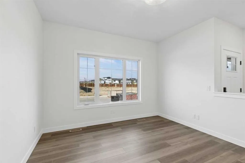 463 Buffaloberry Manor SE