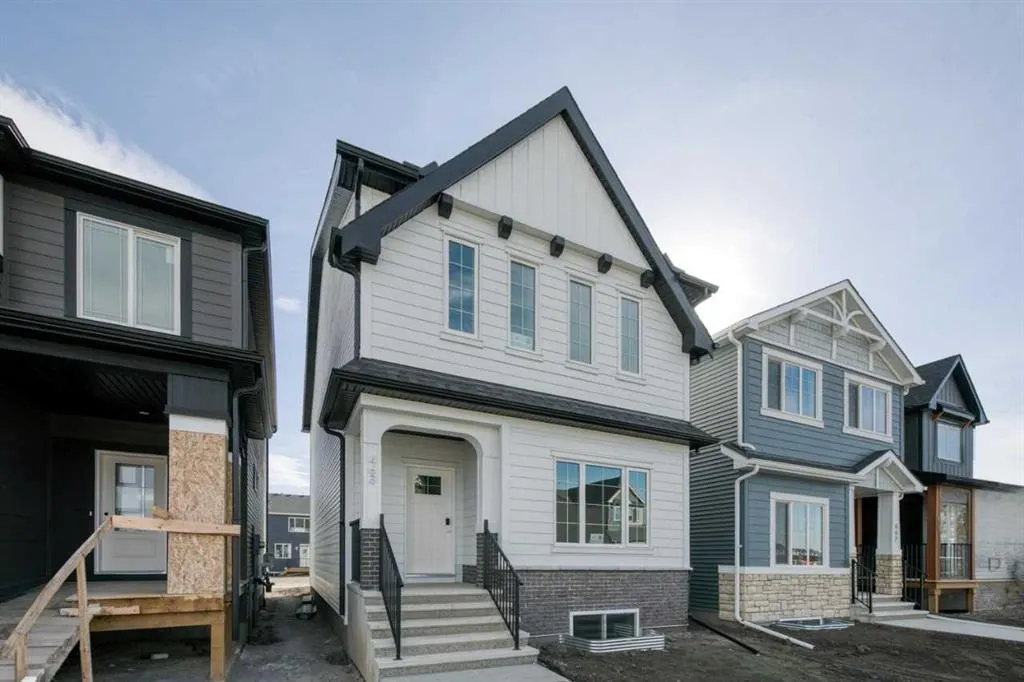 463 Buffaloberry Manor SE