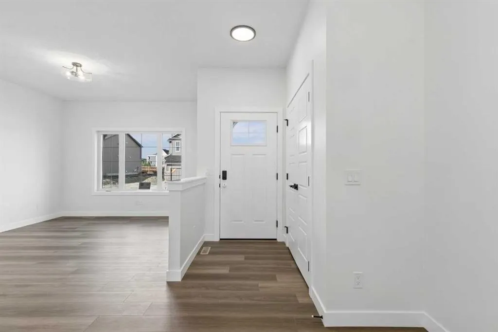 463 Buffaloberry Manor SE