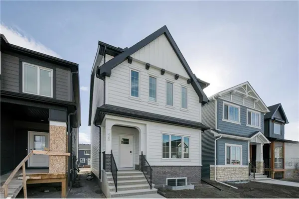 463 Buffaloberry Manor SE