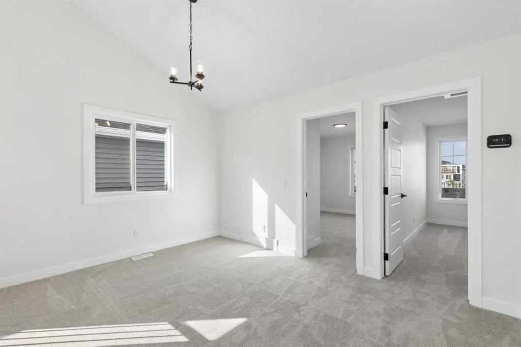 463 Buffaloberry Manor SE