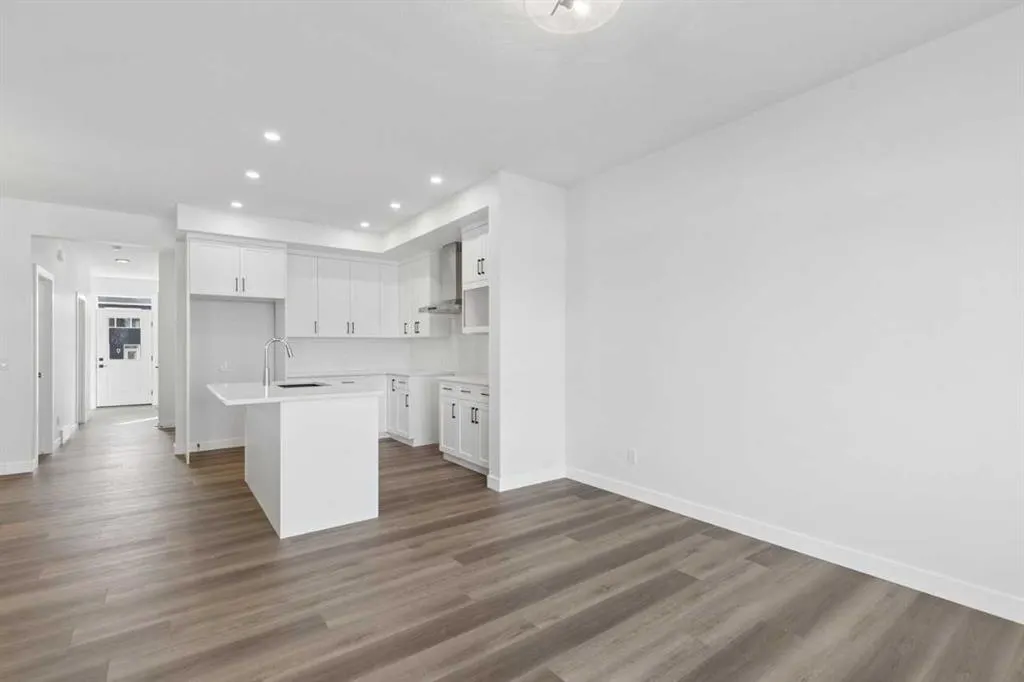 463 Buffaloberry Manor SE