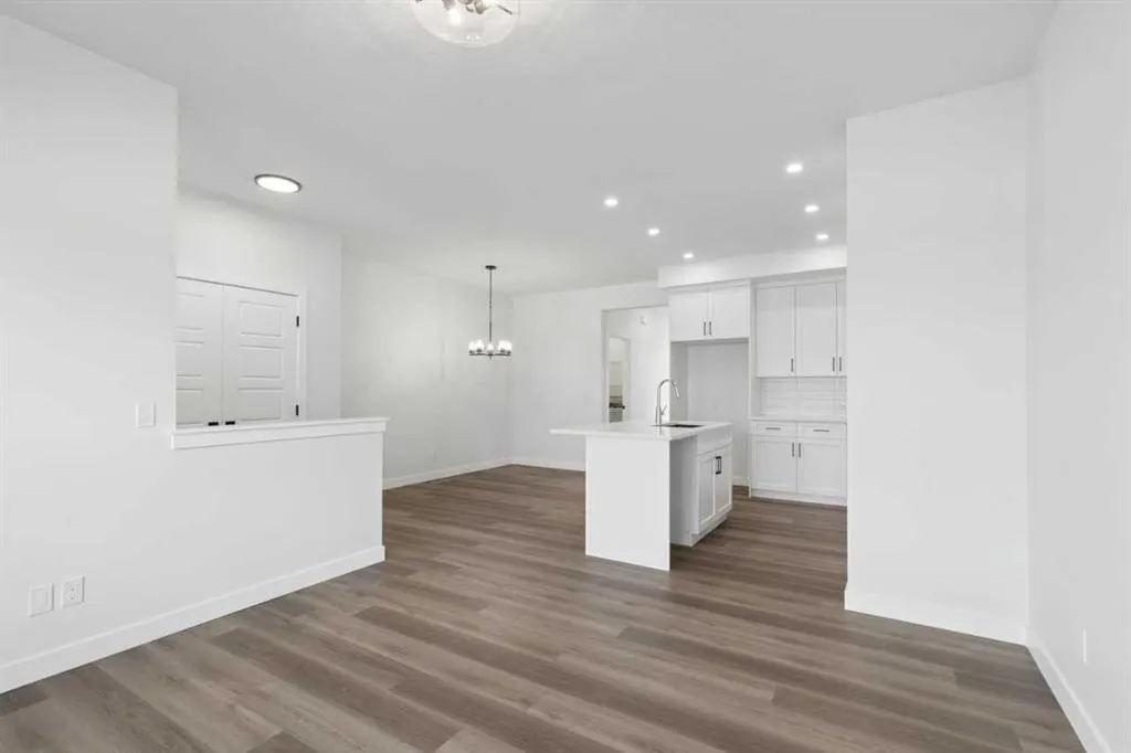 463 Buffaloberry Manor SE