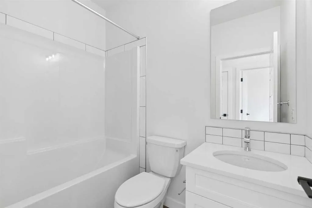 463 Buffaloberry Manor SE