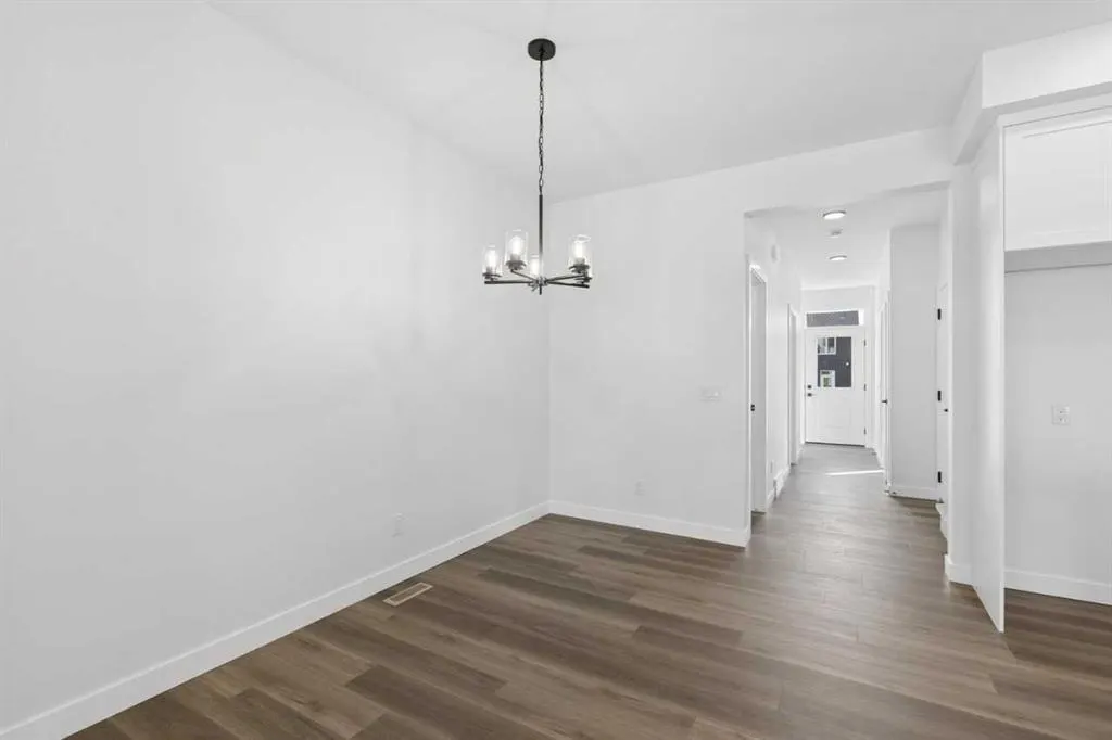 463 Buffaloberry Manor SE