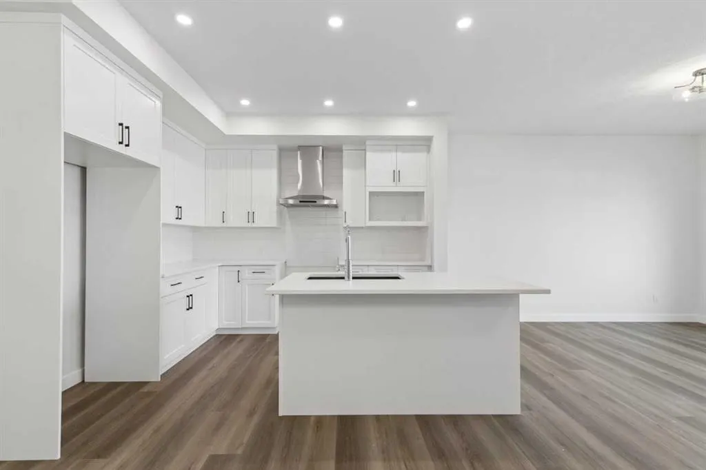 463 Buffaloberry Manor SE