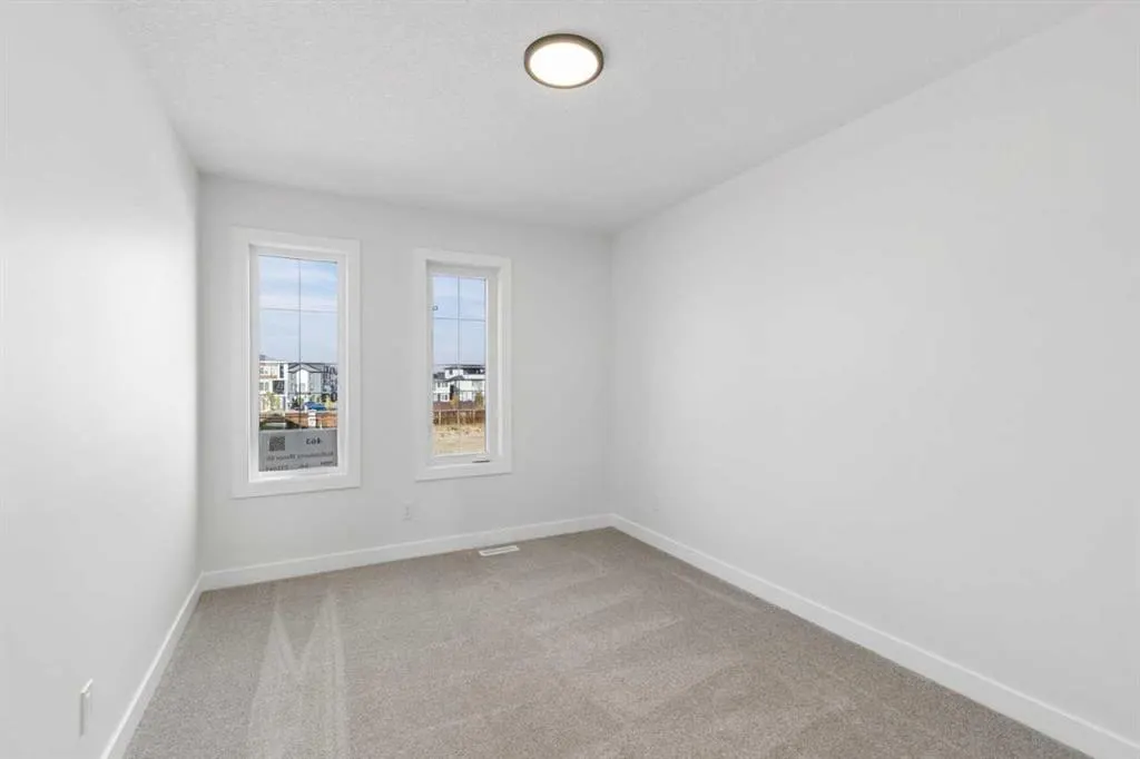 463 Buffaloberry Manor SE