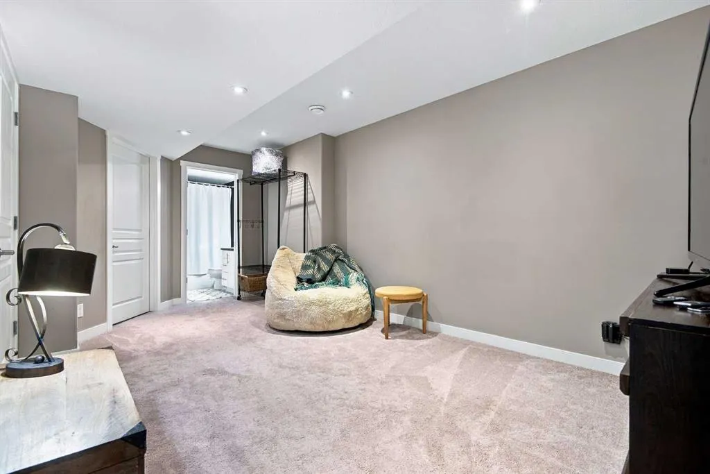 339 VISCOUNT Drive #408