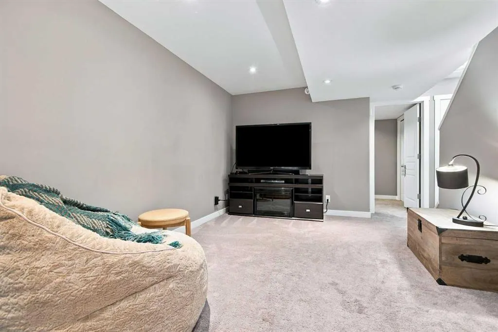 339 VISCOUNT Drive #408