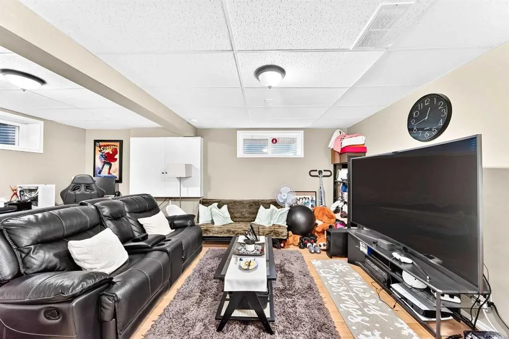 223 Skyview Ranch Way NE