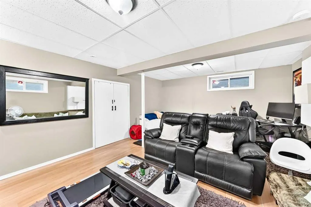 223 Skyview Ranch Way NE