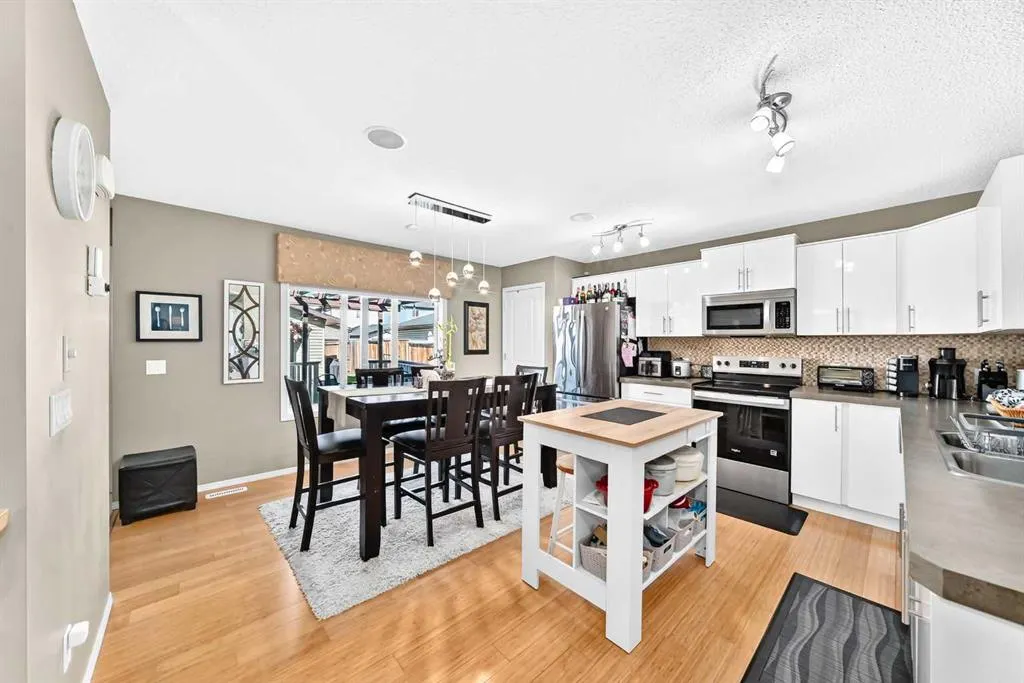 223 Skyview Ranch Way NE