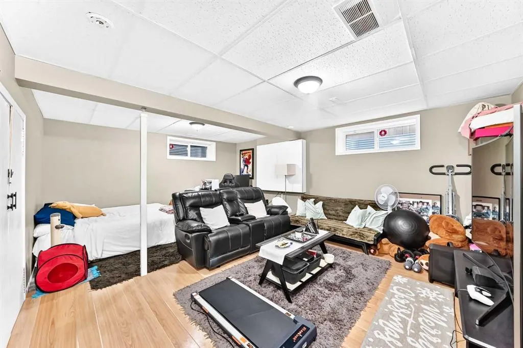 223 Skyview Ranch Way NE
