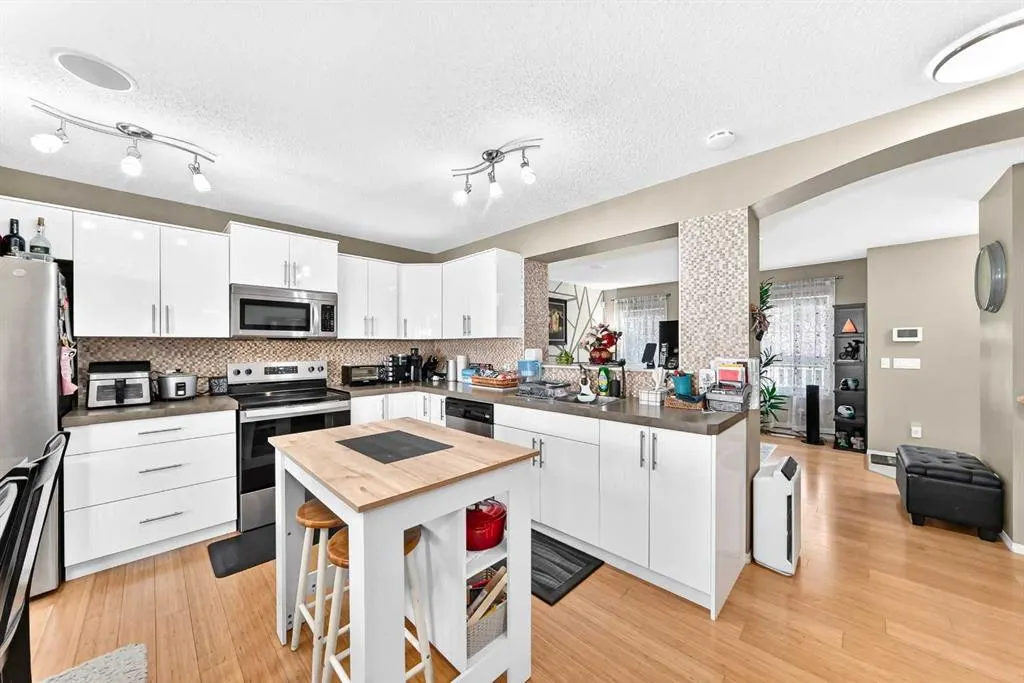 223 Skyview Ranch Way NE
