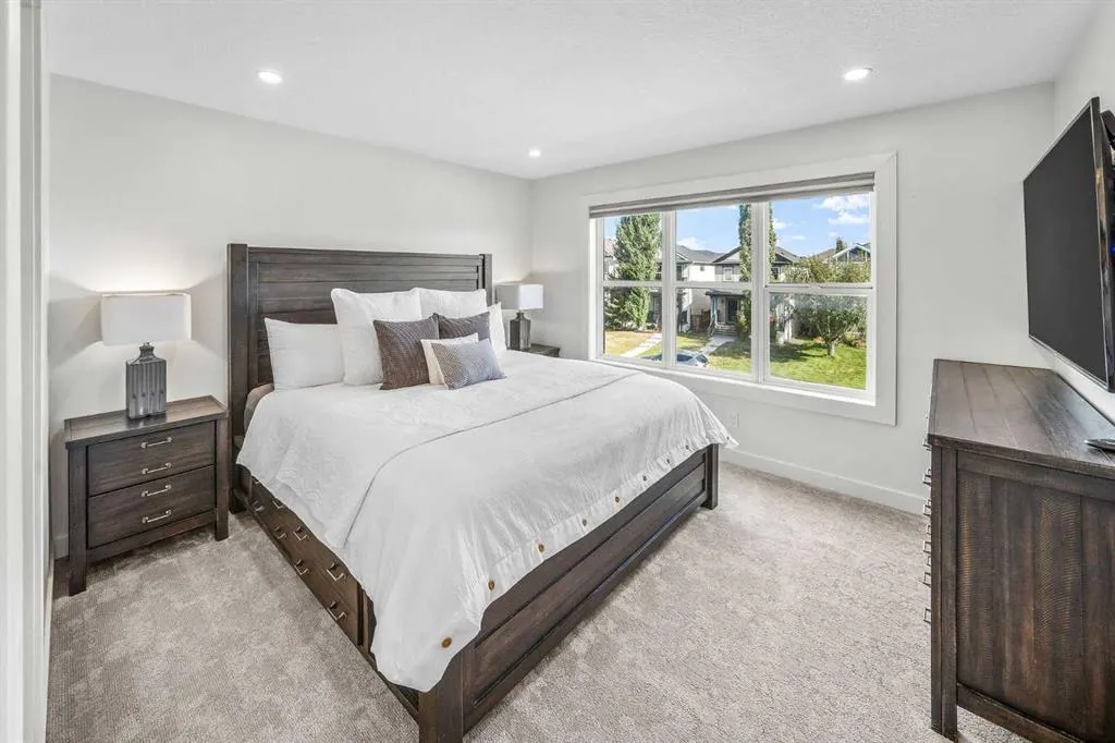 207 Copperpond Road SE