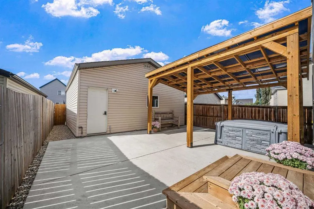 207 Copperpond Road SE
