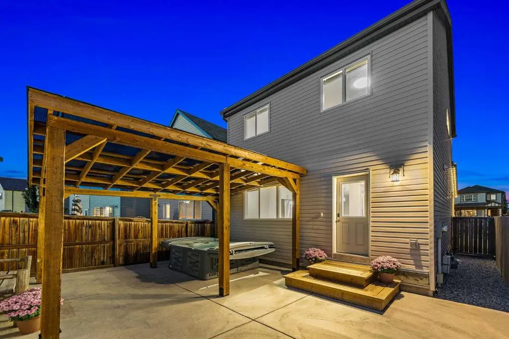 207 Copperpond Road SE