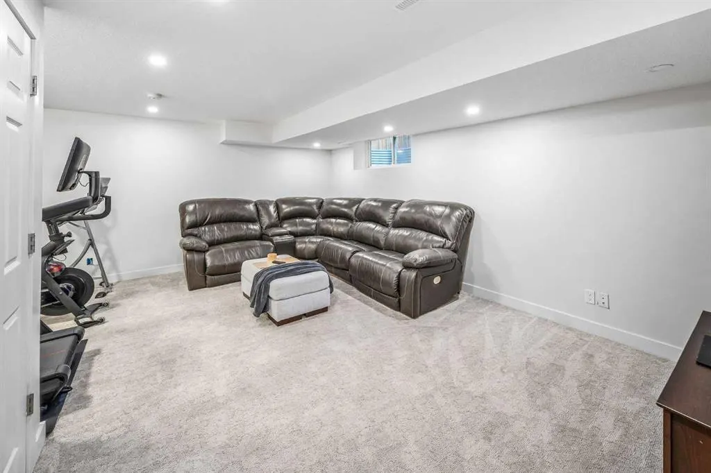 207 Copperpond Road SE