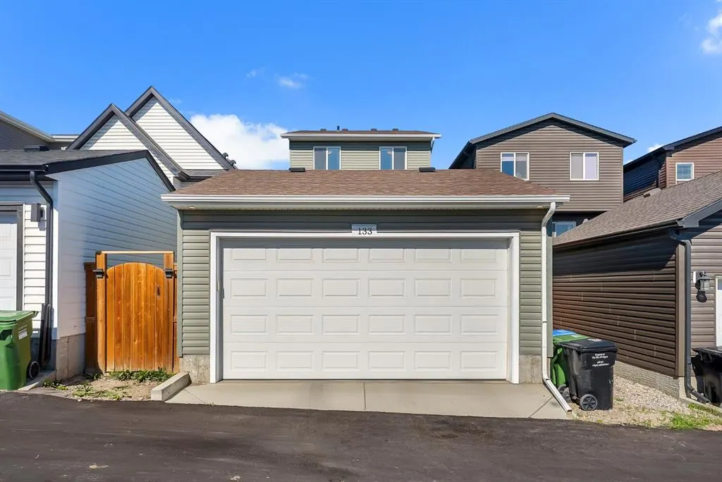 133 Rochester Way NW