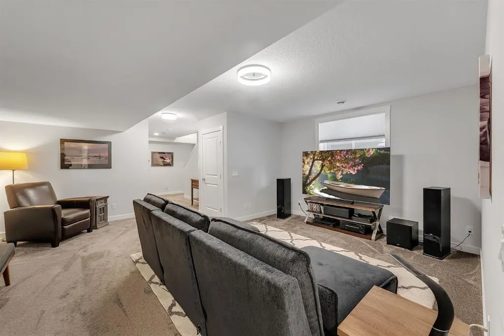 133 Rochester Way NW