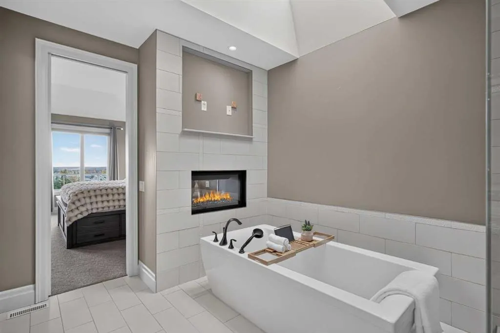 144 Fortress Bay SW