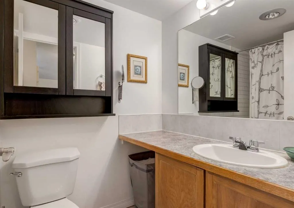 1033 15 Avenue SW #305