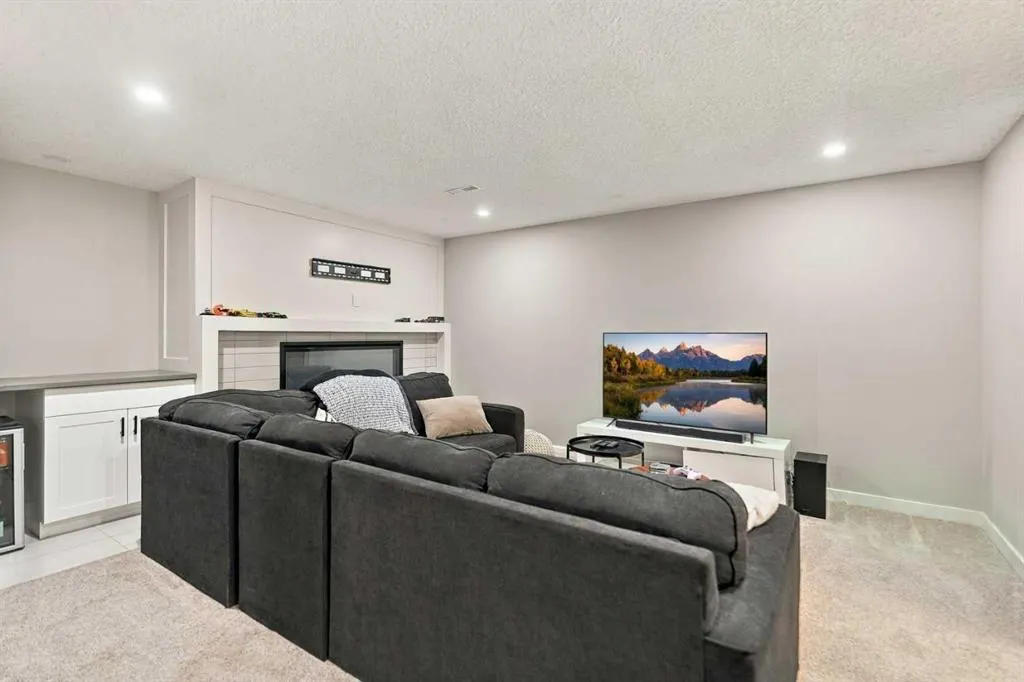 1161 hunterston Hill NW