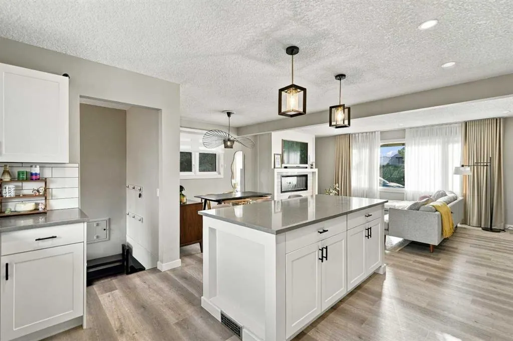 1161 hunterston Hill NW