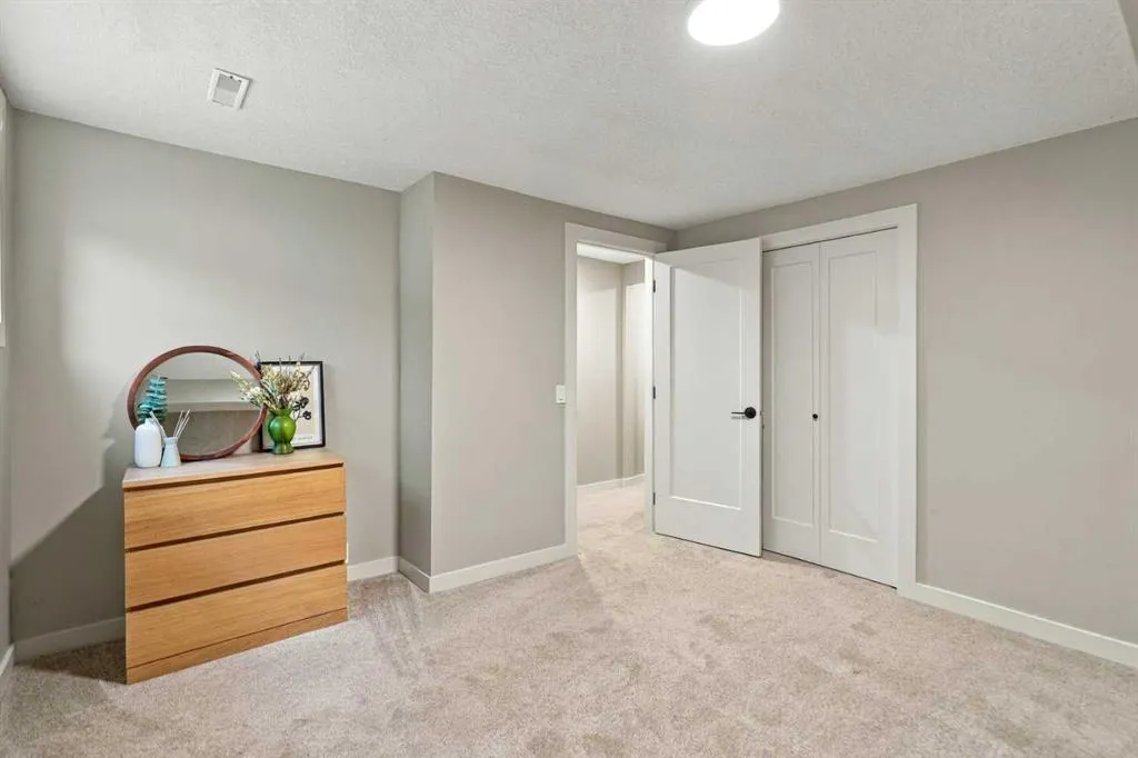 1161 hunterston Hill NW