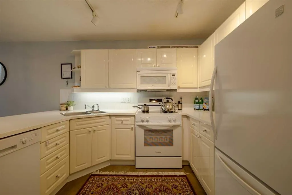 1328 13 Avenue SW #201