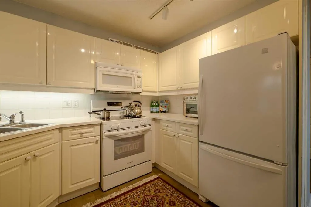 1328 13 Avenue SW #201