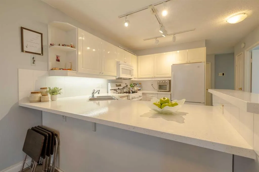 1328 13 Avenue SW #201