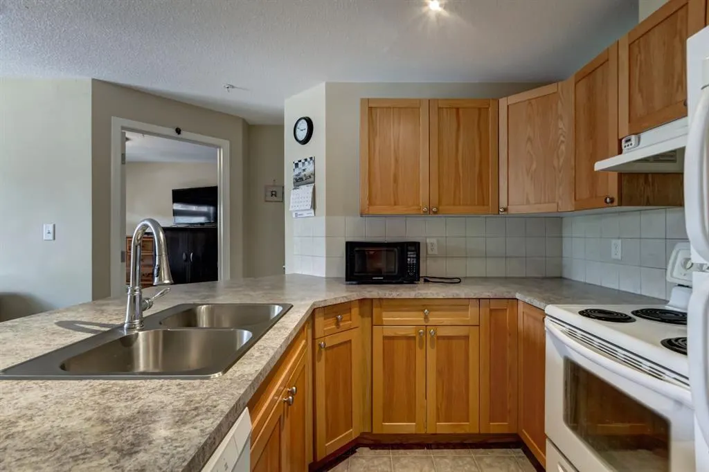 186 Kananaskis Way #202