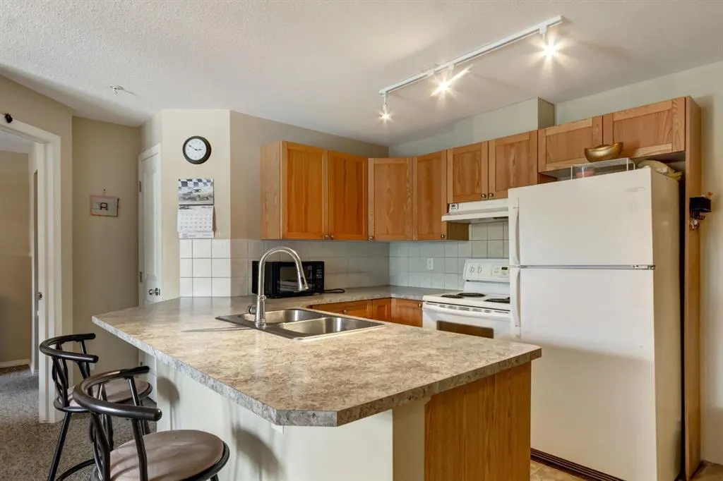 186 Kananaskis Way #202
