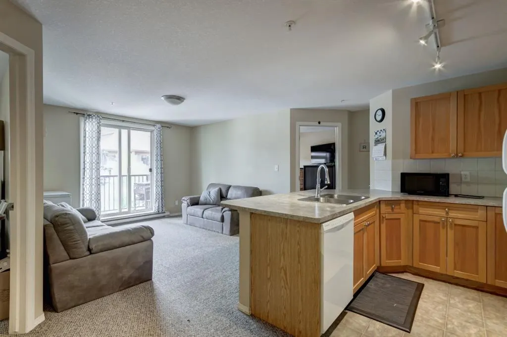 186 Kananaskis Way #202