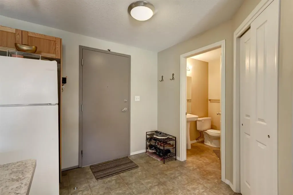 186 Kananaskis Way #202