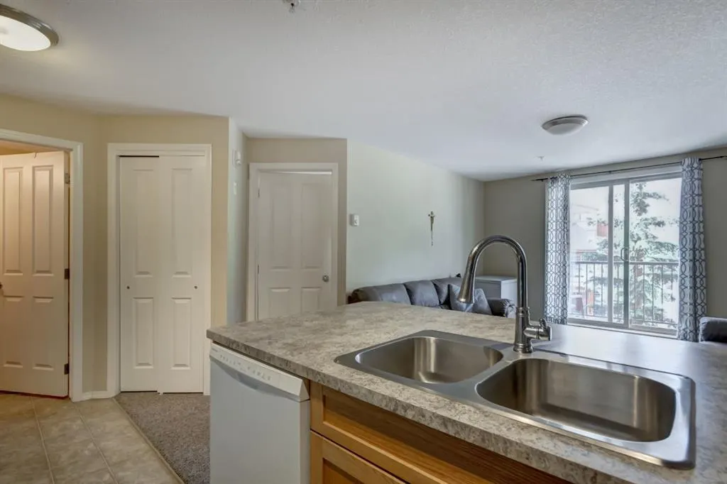 186 Kananaskis Way #202