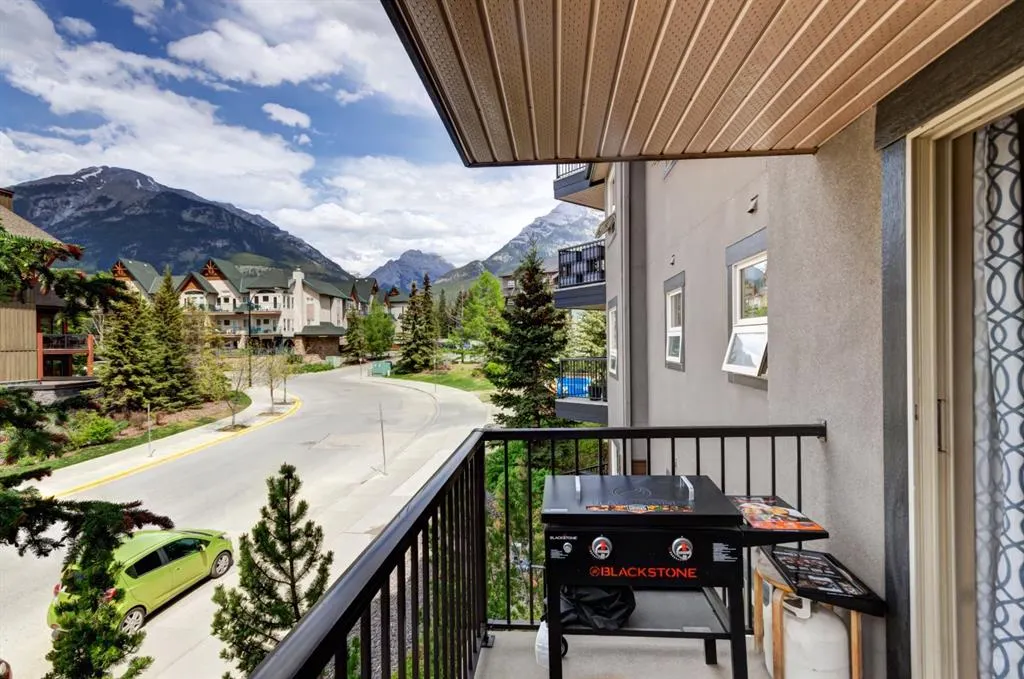 186 Kananaskis Way #202