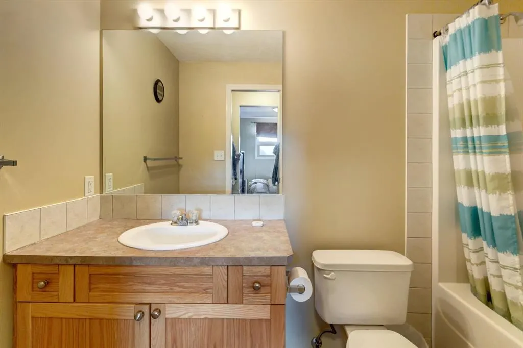 186 Kananaskis Way #202